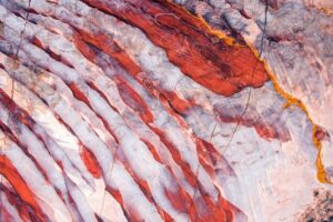 Geological pattern with white and red stripes